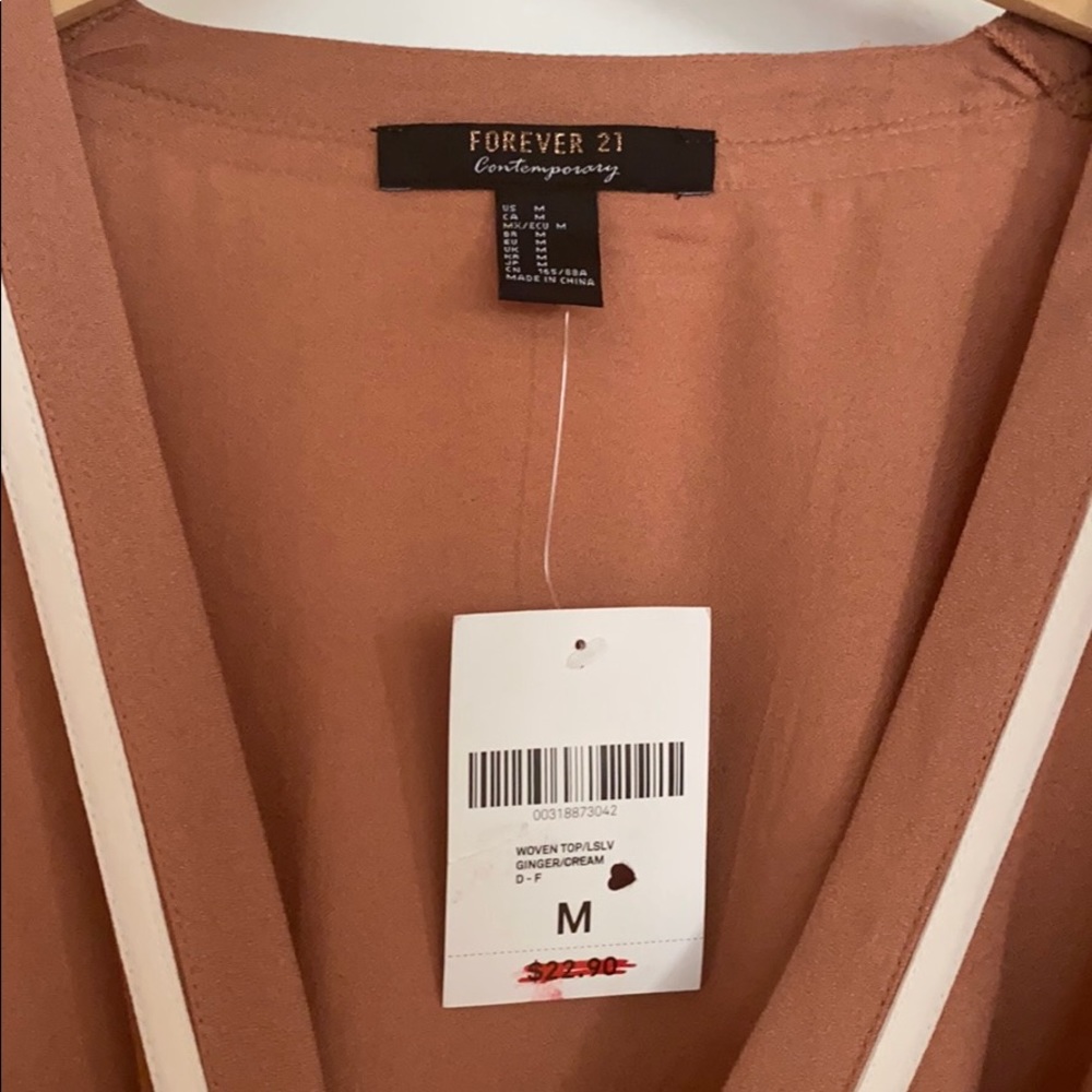 TAN WRAPAROUND WHITE DETAIL BELL SLEEVE NWT - Picture 2 of 8